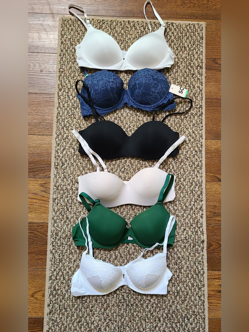 Women’s Seamless & Lace Bras Lot Of 7 34B And 36B